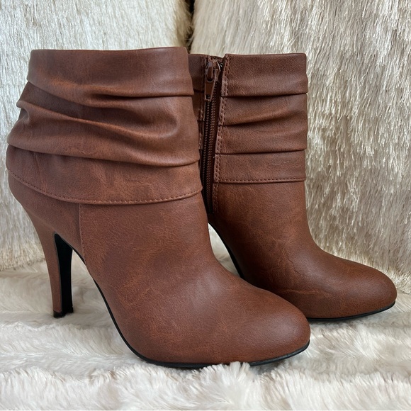 Fioni Brown High Heel Bootie w/Zipper - Picture 1 of 16